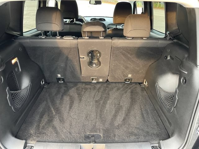 Used 2018 Jeep Renegade Altitude AWD/4WD image 19