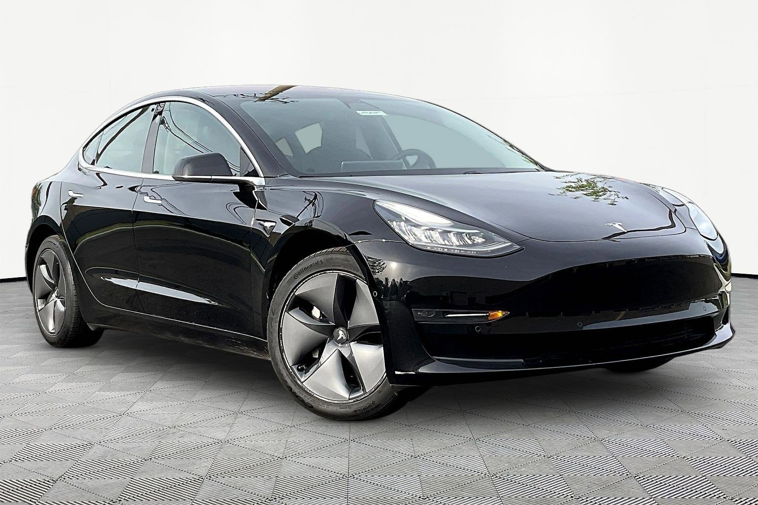 Used 2018 Tesla Model 3 Long Range RWD image 3