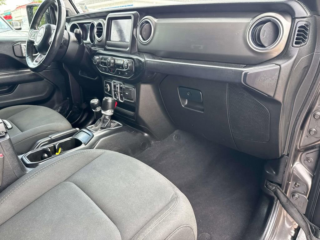 Used 2019 Jeep Wrangler Unlimited Sahara image 14