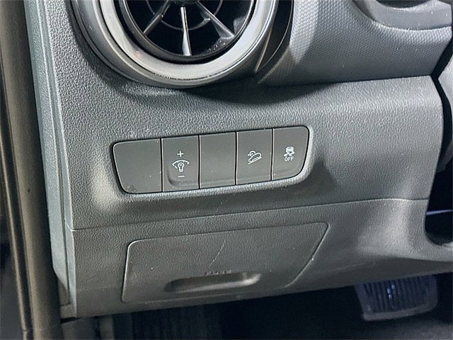 Used 2022 Hyundai Kona Limited image 10