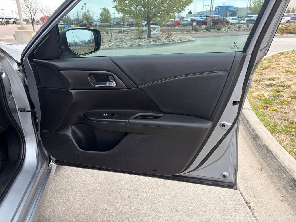 Used 2016 Honda Accord Sport image 18