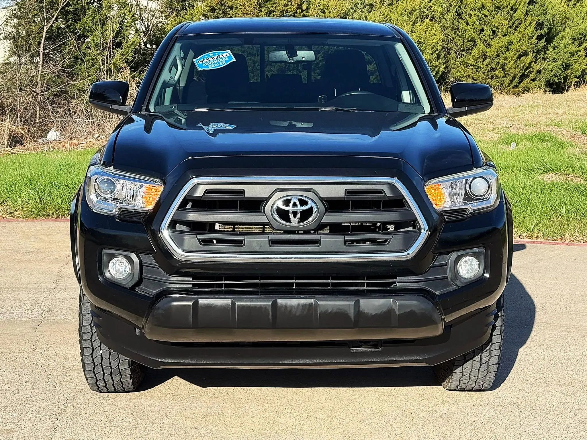 Used 2017 Toyota Tacoma SR5 w/ Tow Package image 8
