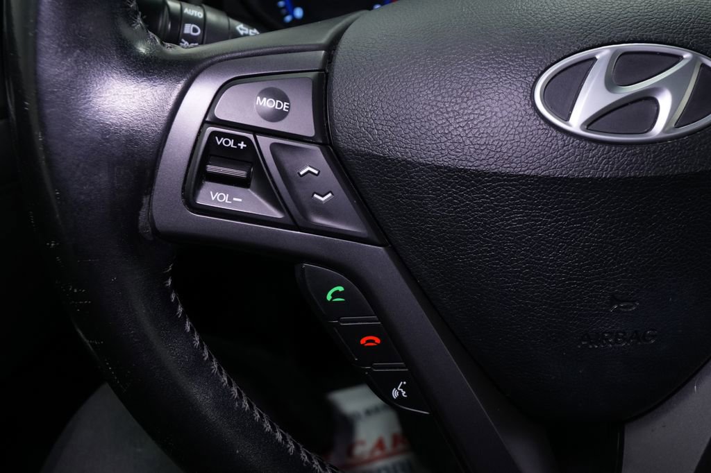 Used 2015 Hyundai Veloster Turbo w/ Option Group 04 FWD image 34