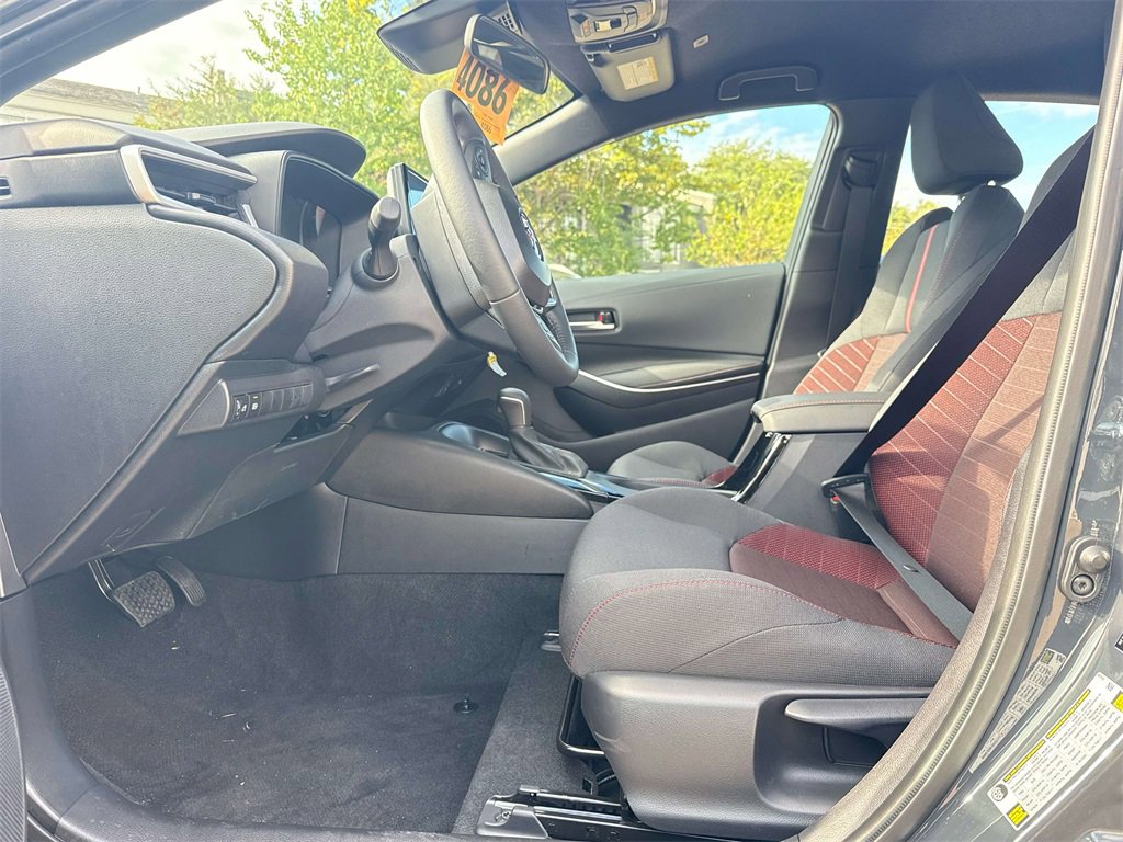 Used 2025 Toyota Corolla SE image 10