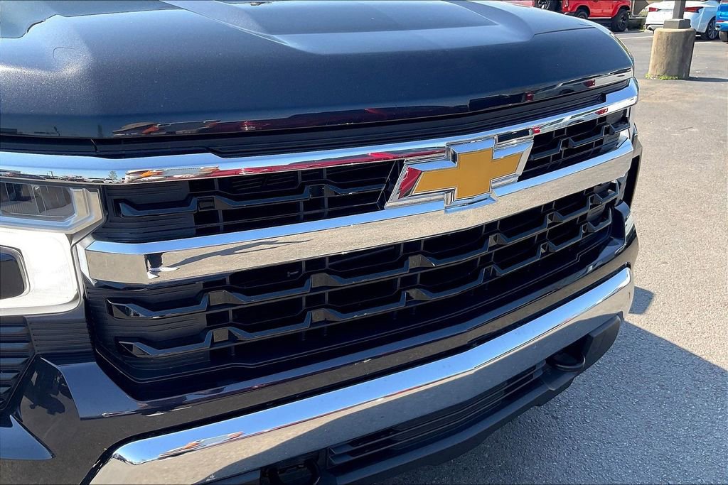 Used 2023 Chevrolet Silverado 1500 LT AWD/4WD image 32