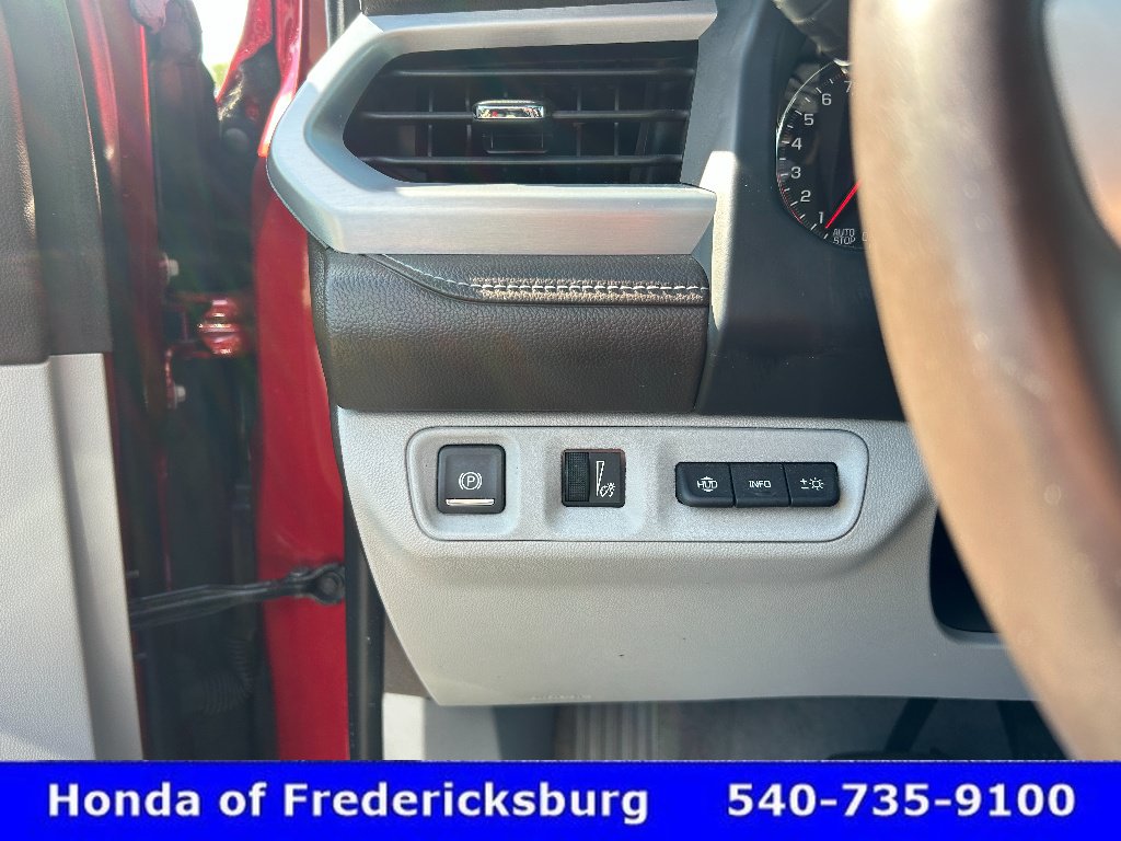 Used 2022 GMC Acadia SLT w/ Technology Package AWD/4WD image 27