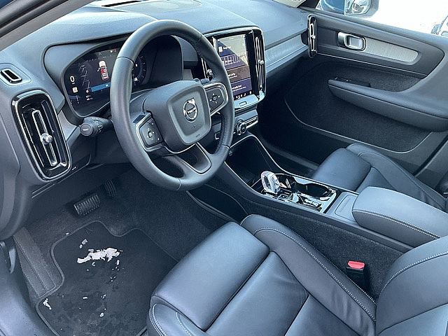 Used 2025 Volvo XC40 B5 Plus image 16