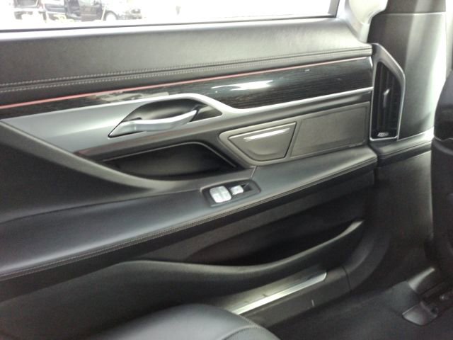 Used 2019 BMW 750i w/ Executive Package RWD image 35