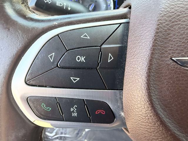 Used 2017 Chrysler Pacifica Touring-L w/ Tire & Wheel Group FWD image 25