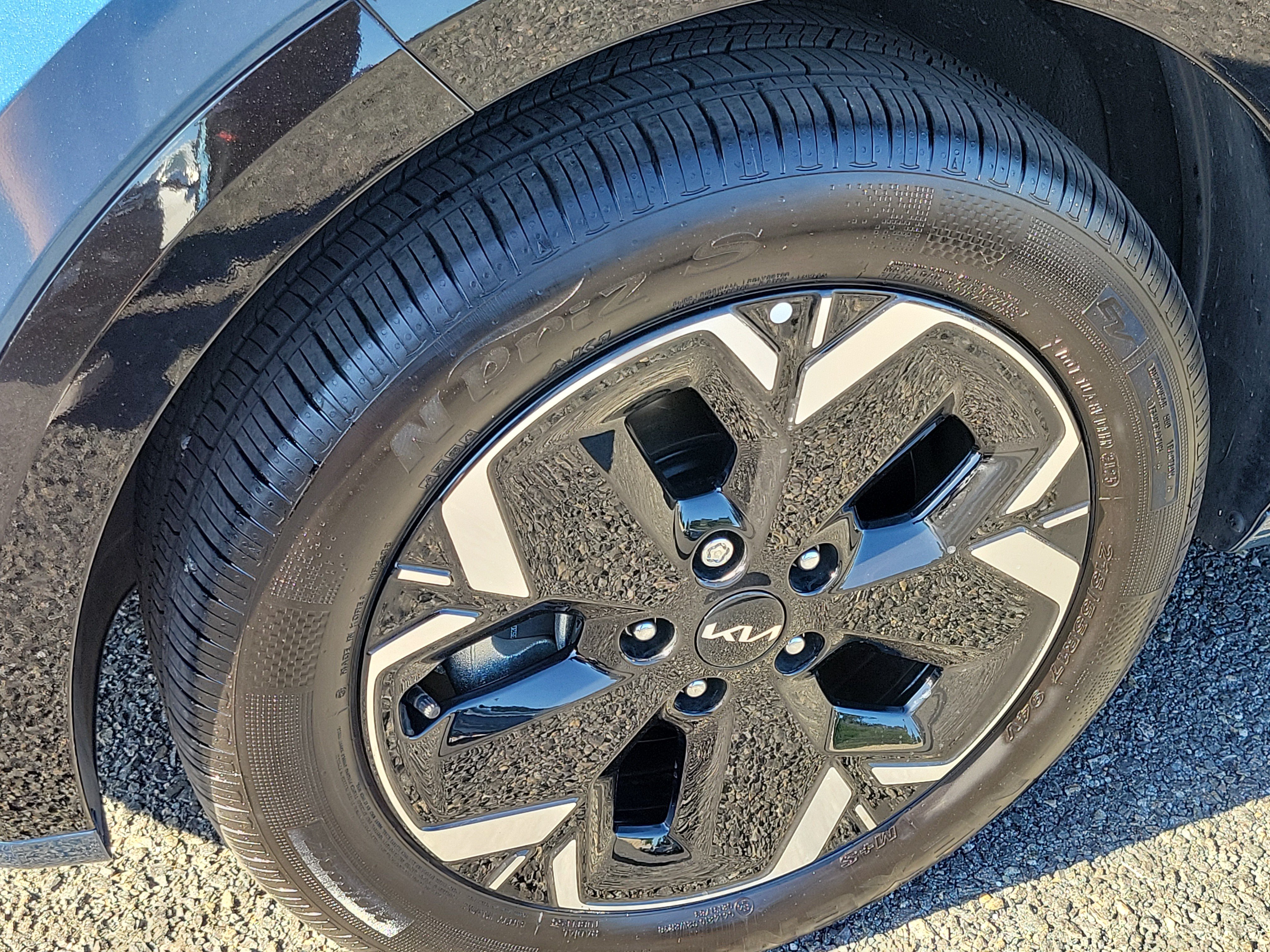 Used 2025 Kia Niro Wind w/ Wind Preserve Package FWD image 7