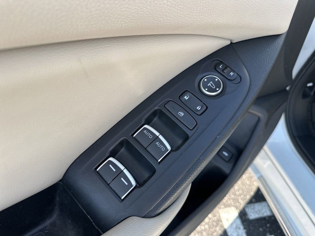 Used 2019 Honda Accord EX image 16