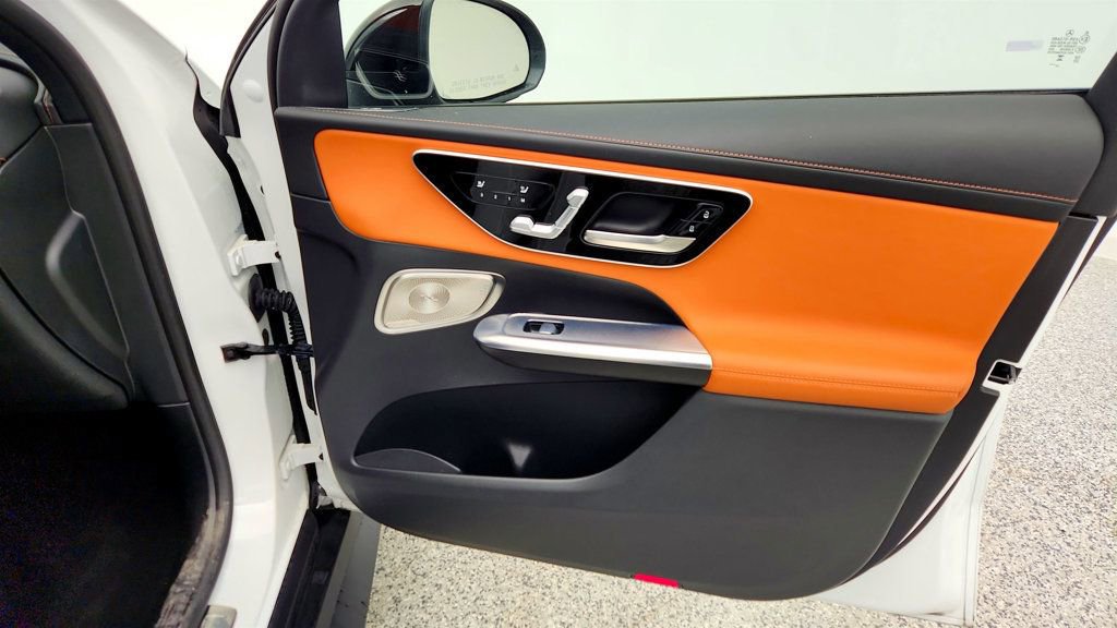 Used 2024 Mercedes-Benz GLC 300 4MATIC image 26