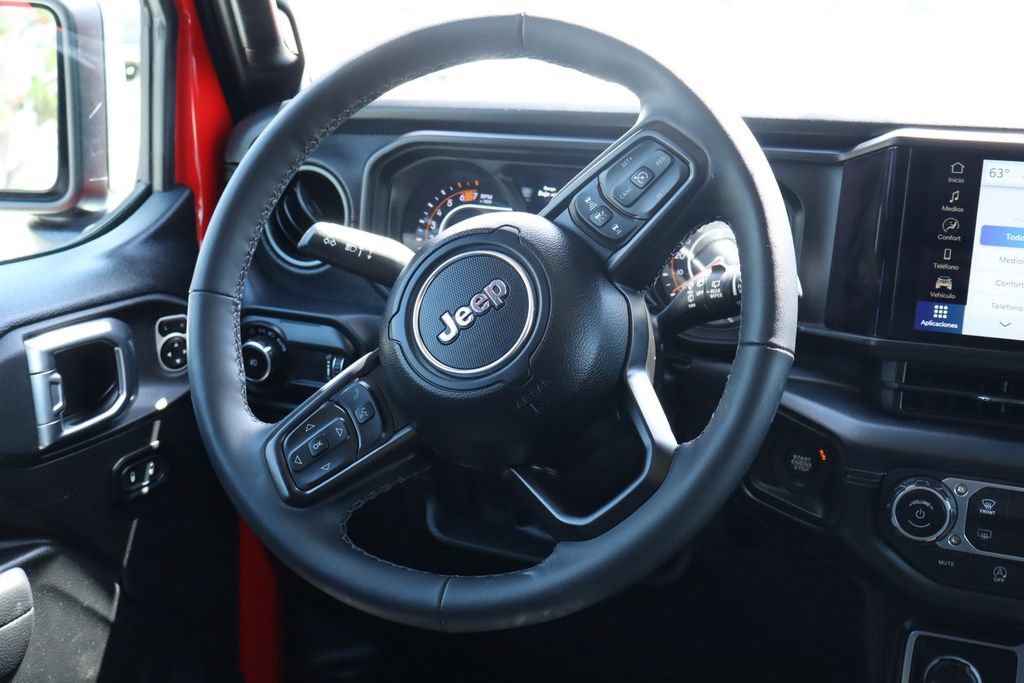 Used 2025 Jeep Wrangler Unlimited Rubicon w/ Convenience Group AWD/4WD image 27