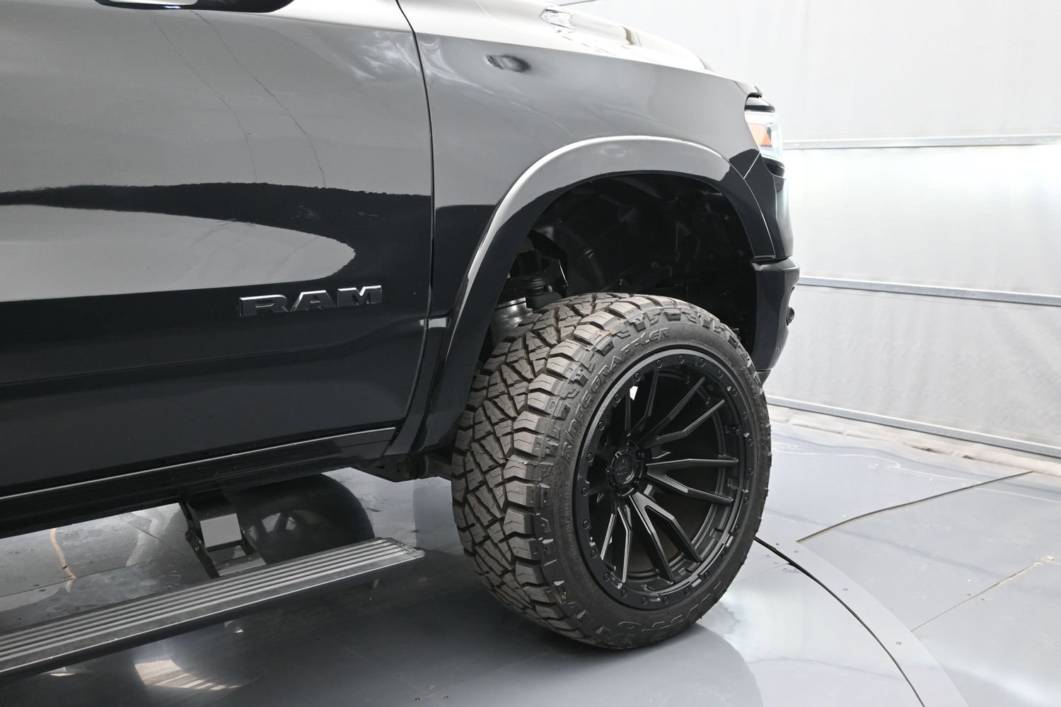 Used 2020 RAM 1500 Limited w/ Black Appearance Package AWD/4WD image 48