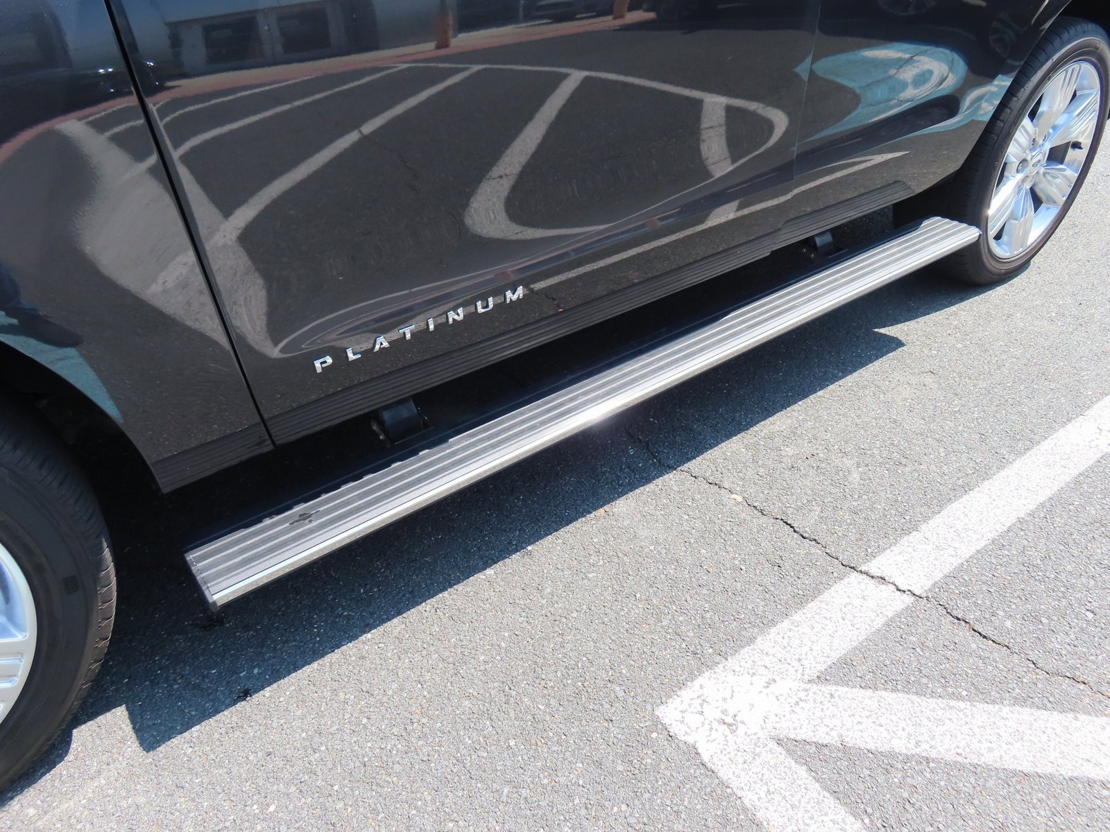 Used 2023 Ford Expedition Platinum image 9