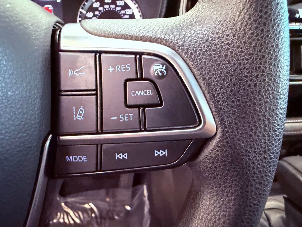 Used 2021 Toyota Highlander L AWD/4WD image 22