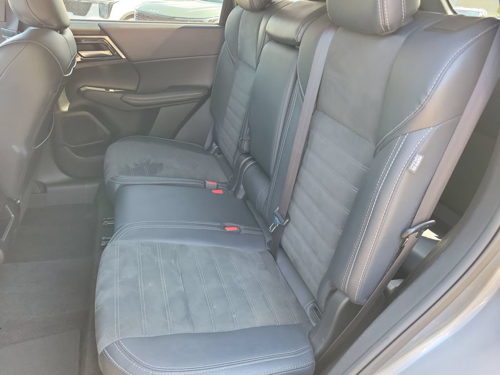Used 2024 Mitsubishi Outlander SE Black Edition FWD image 16