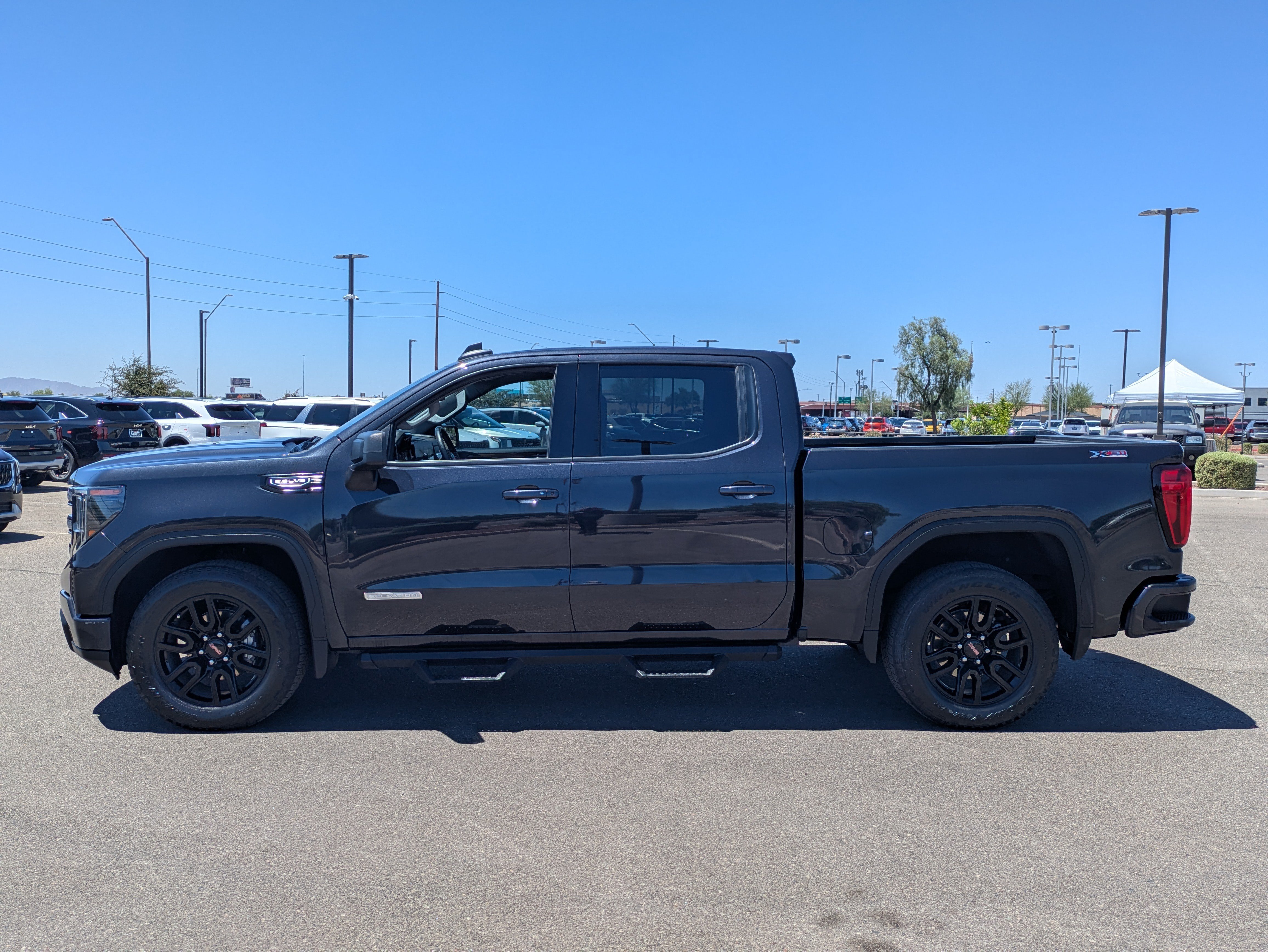 Used 2023 GMC Sierra 1500 Elevation AWD/4WD image 2