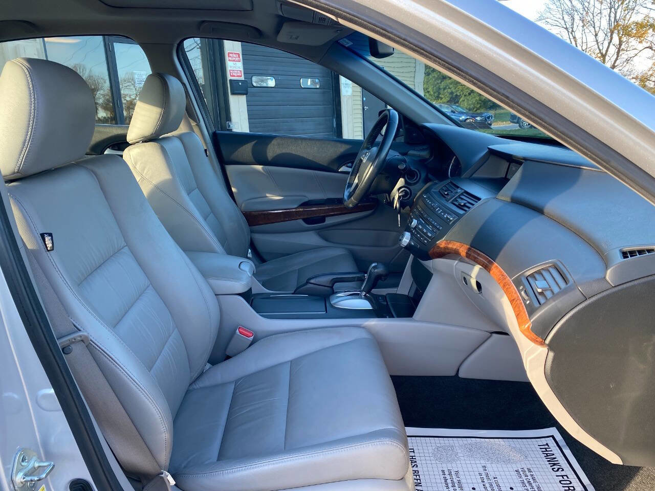 Used 2011 Honda Accord EX-L image 29