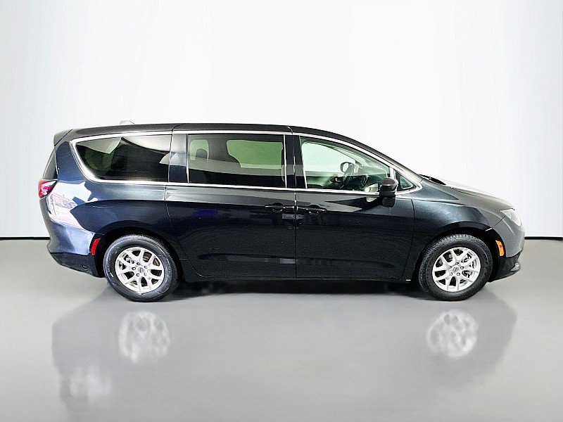 Used 2023 Chrysler Voyager LX FWD image 8