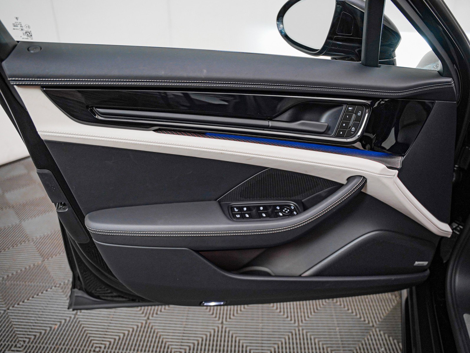 Certified 2025 Porsche Panamera 4S w/ Premium Package image 26