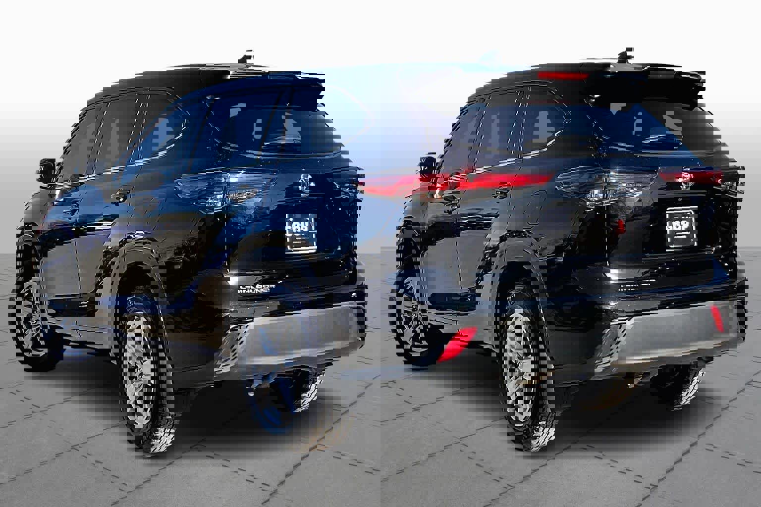 Used 2023 Toyota Highlander LE image 11