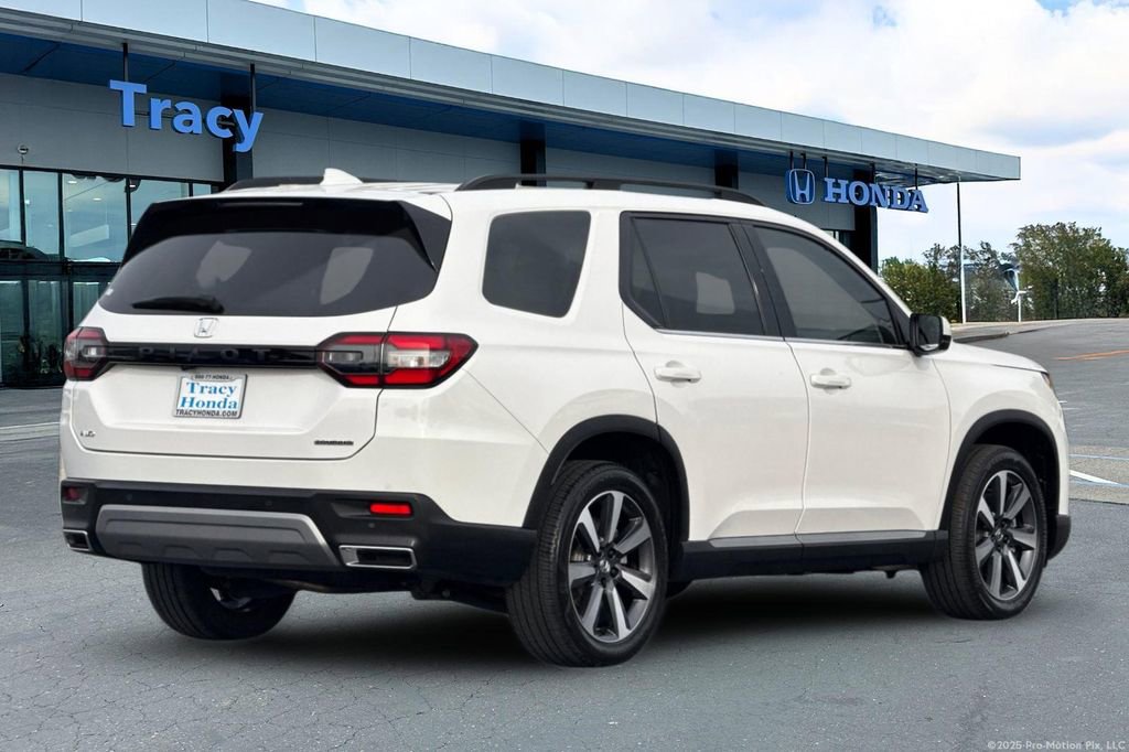 Certified 2025 Honda Pilot Touring image 6