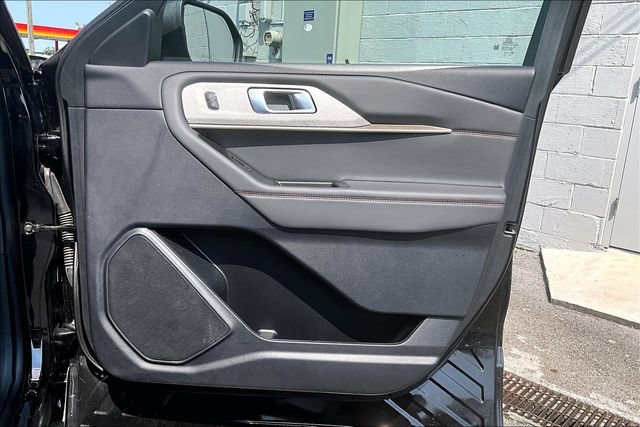 Used 2025 Ford Explorer Active AWD/4WD image 18