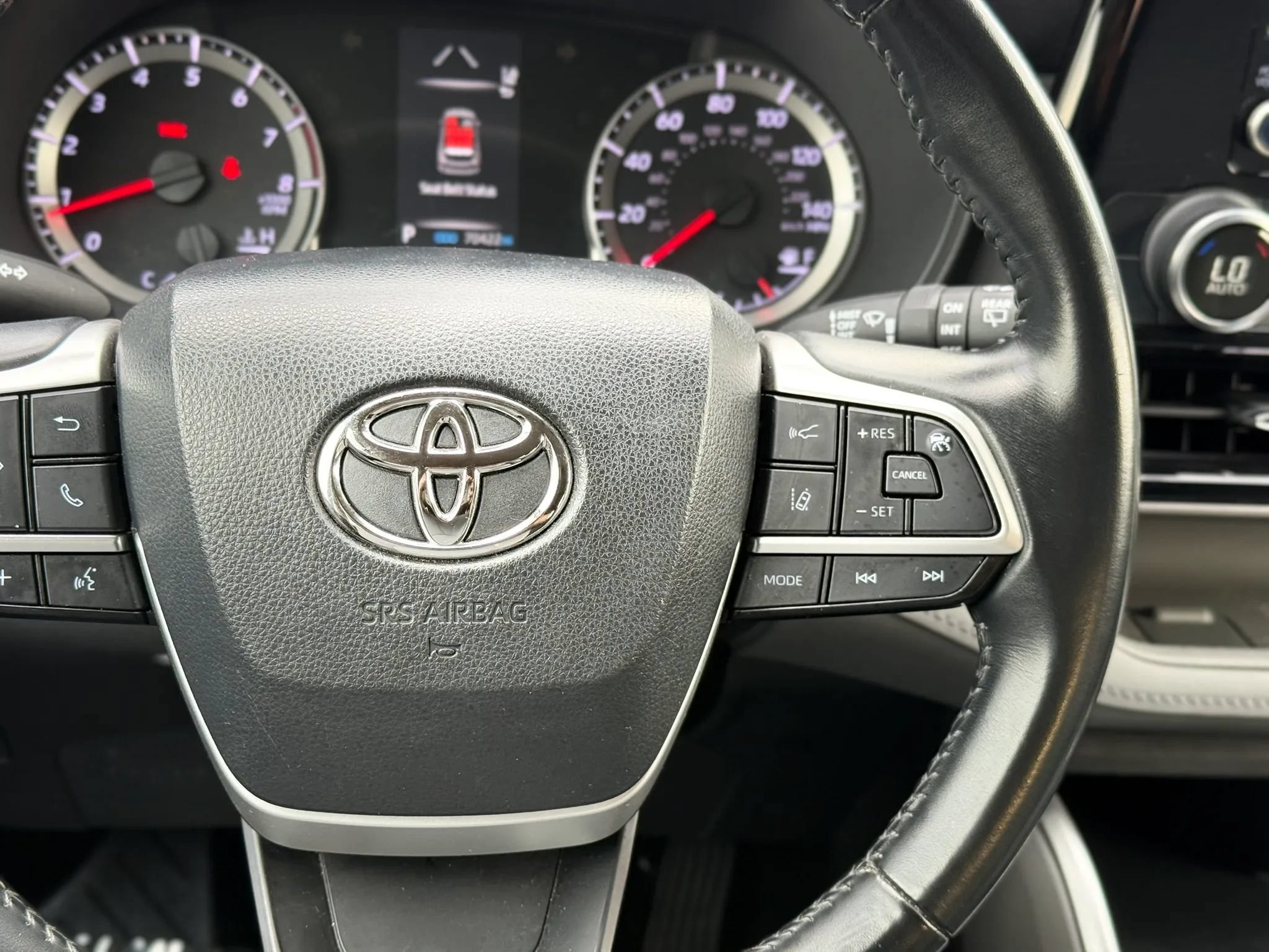 Used 2022 Toyota Highlander LE AWD/4WD image 31