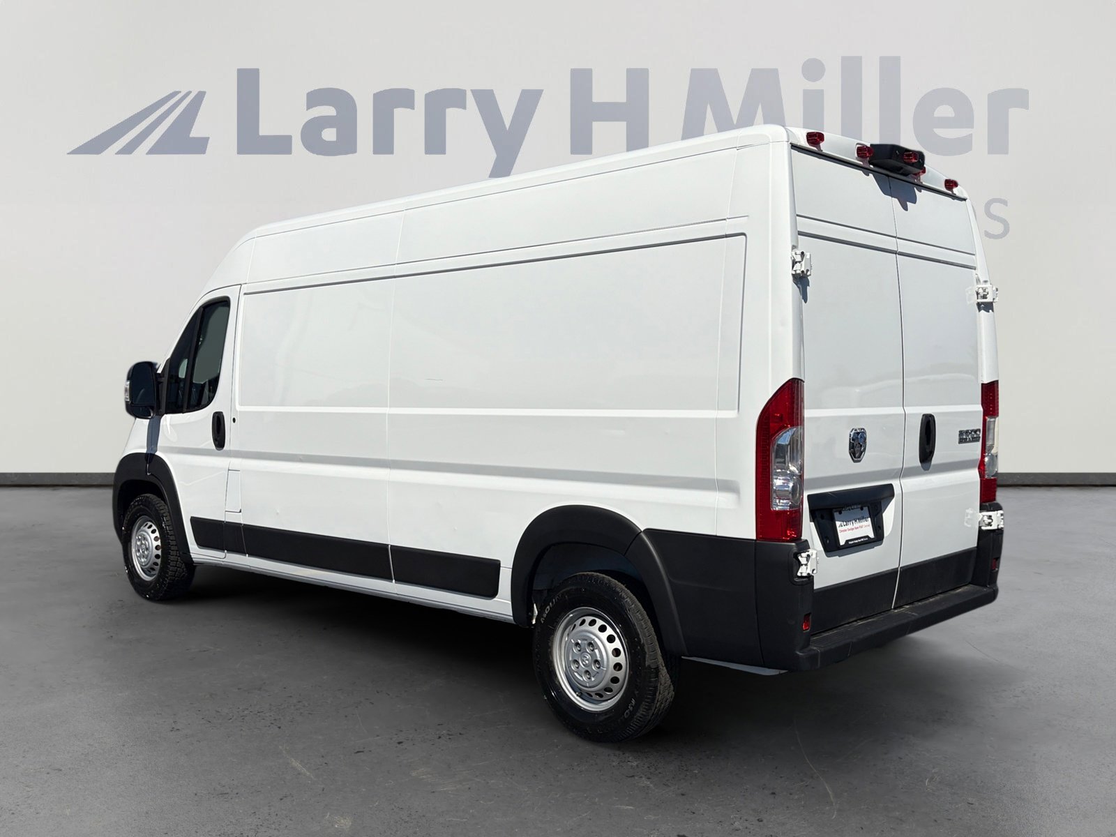 Used 2024 RAM ProMaster 2500 w/ Convenience Group FWD image 3