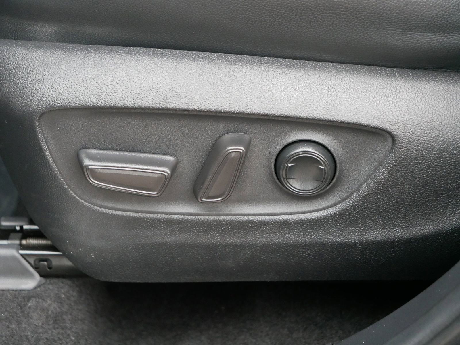 Used 2024 Toyota Highlander Limited image 16