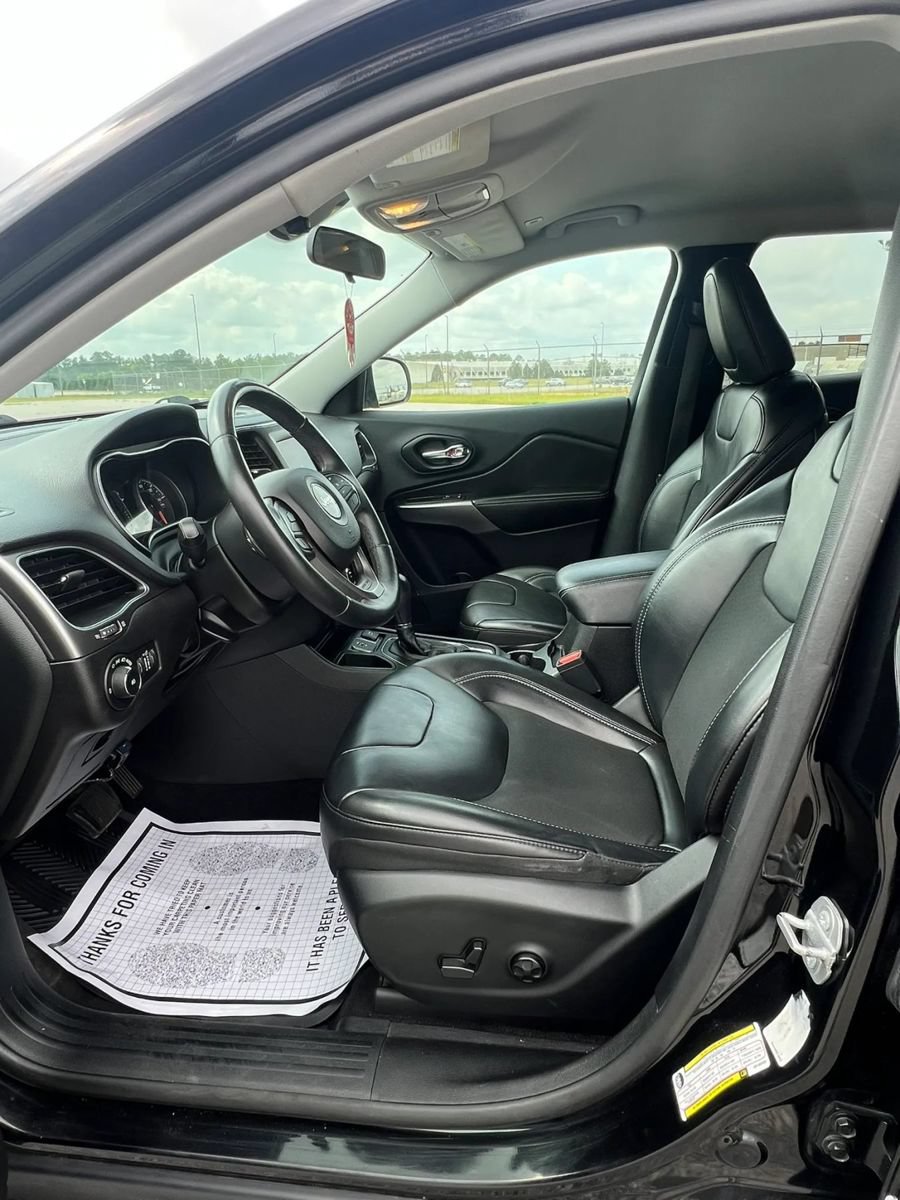 Used 2019 Jeep Cherokee Latitude Plus FWD image 9