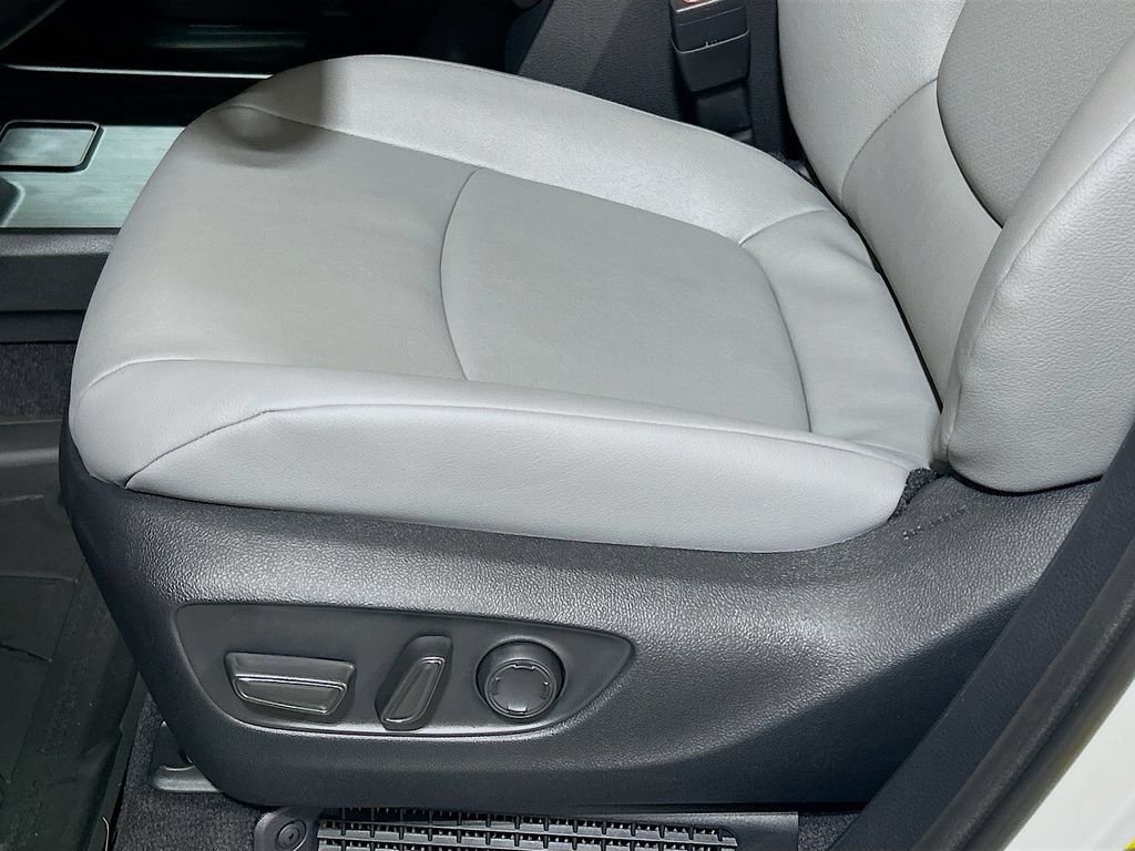 New 2025 Toyota Sienna XLE FWD image 18