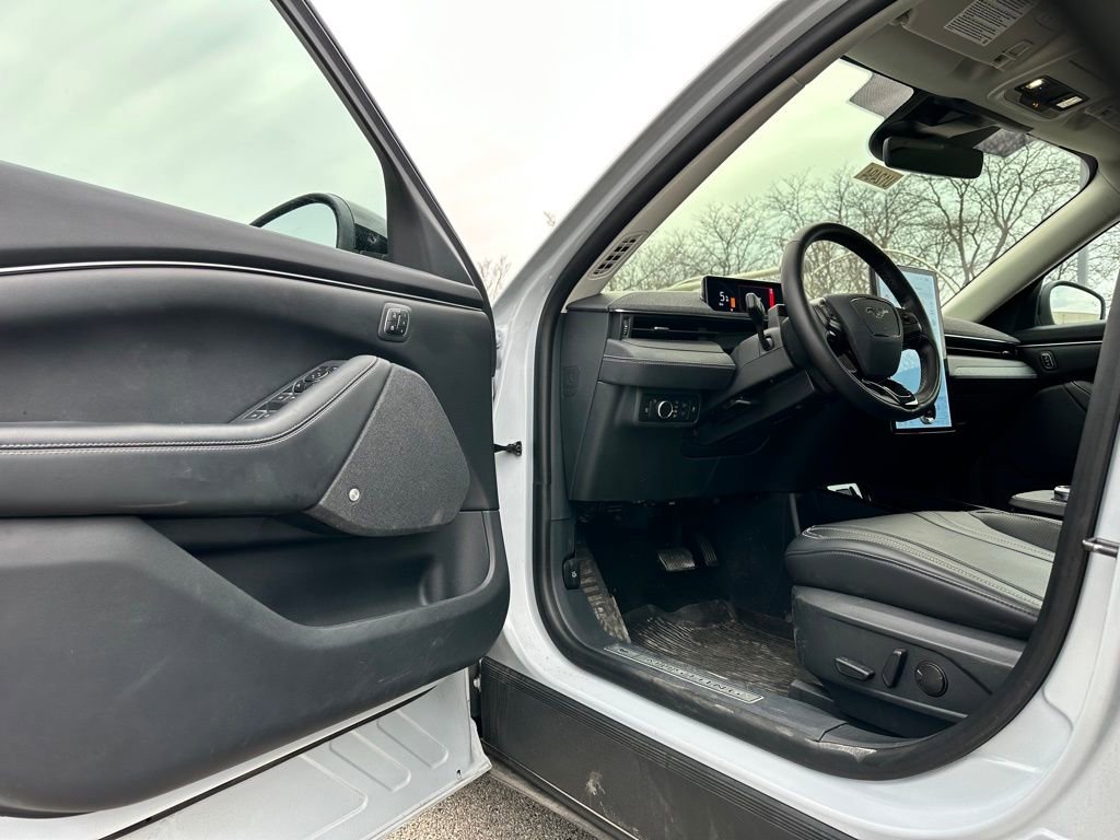 Used 2022 Ford Mustang Mach-E Premium image 15