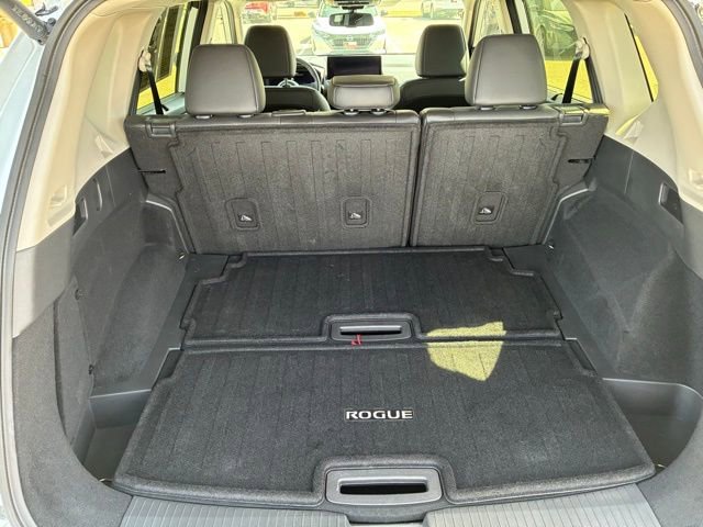 Certified 2025 Nissan Rogue SL w/ Tech Package AWD/4WD image 17