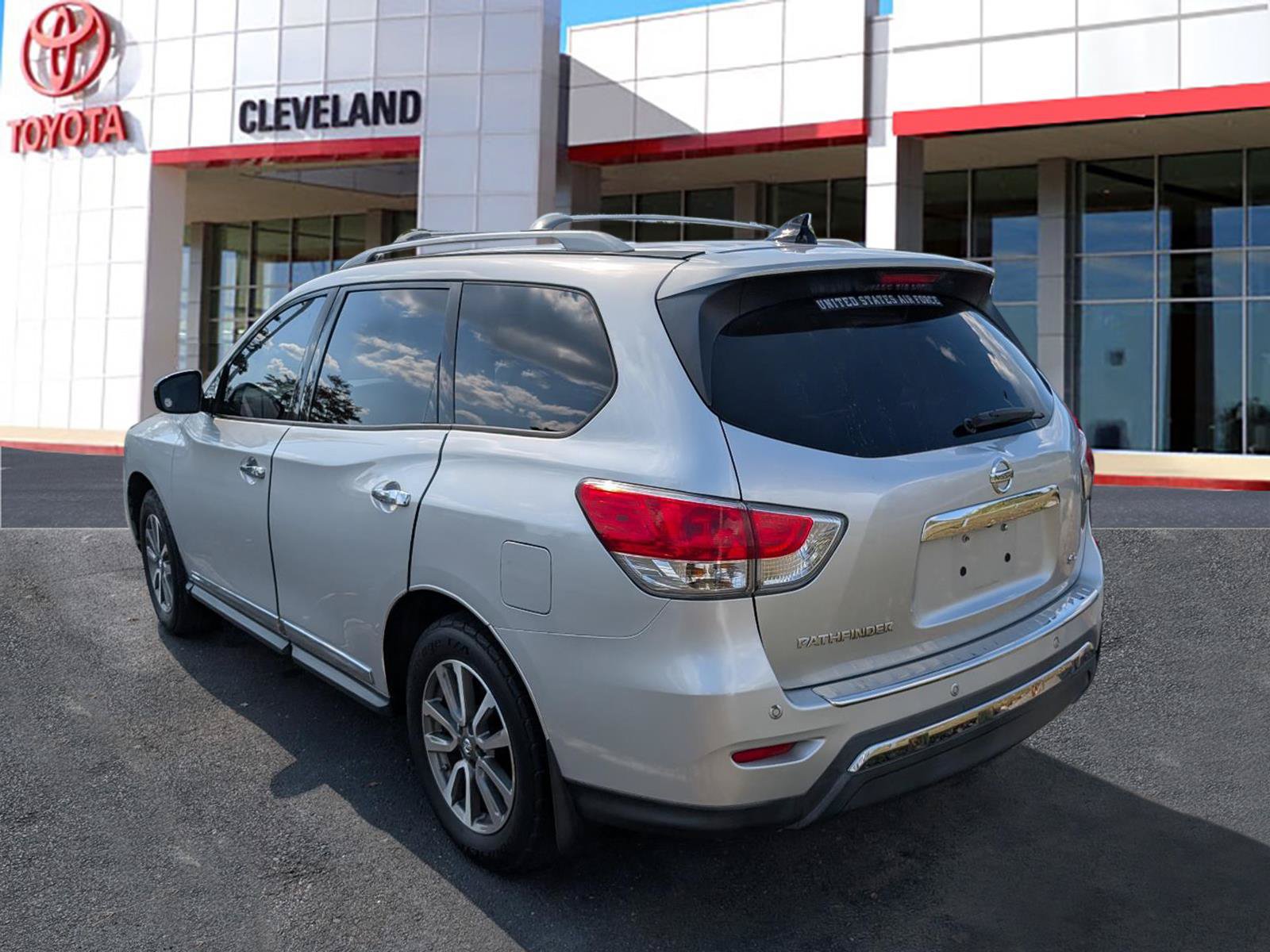 Used 2013 Nissan Pathfinder SL FWD image 5