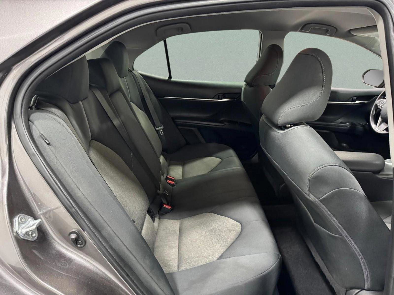 Used 2022 Toyota Camry LE image 10