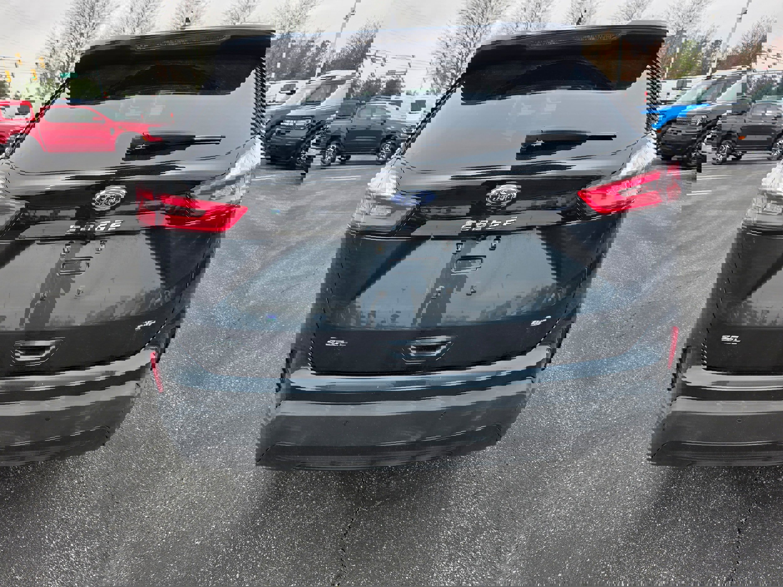 Used 2023 Ford Edge SEL w/ Sport Appearance Package image 4