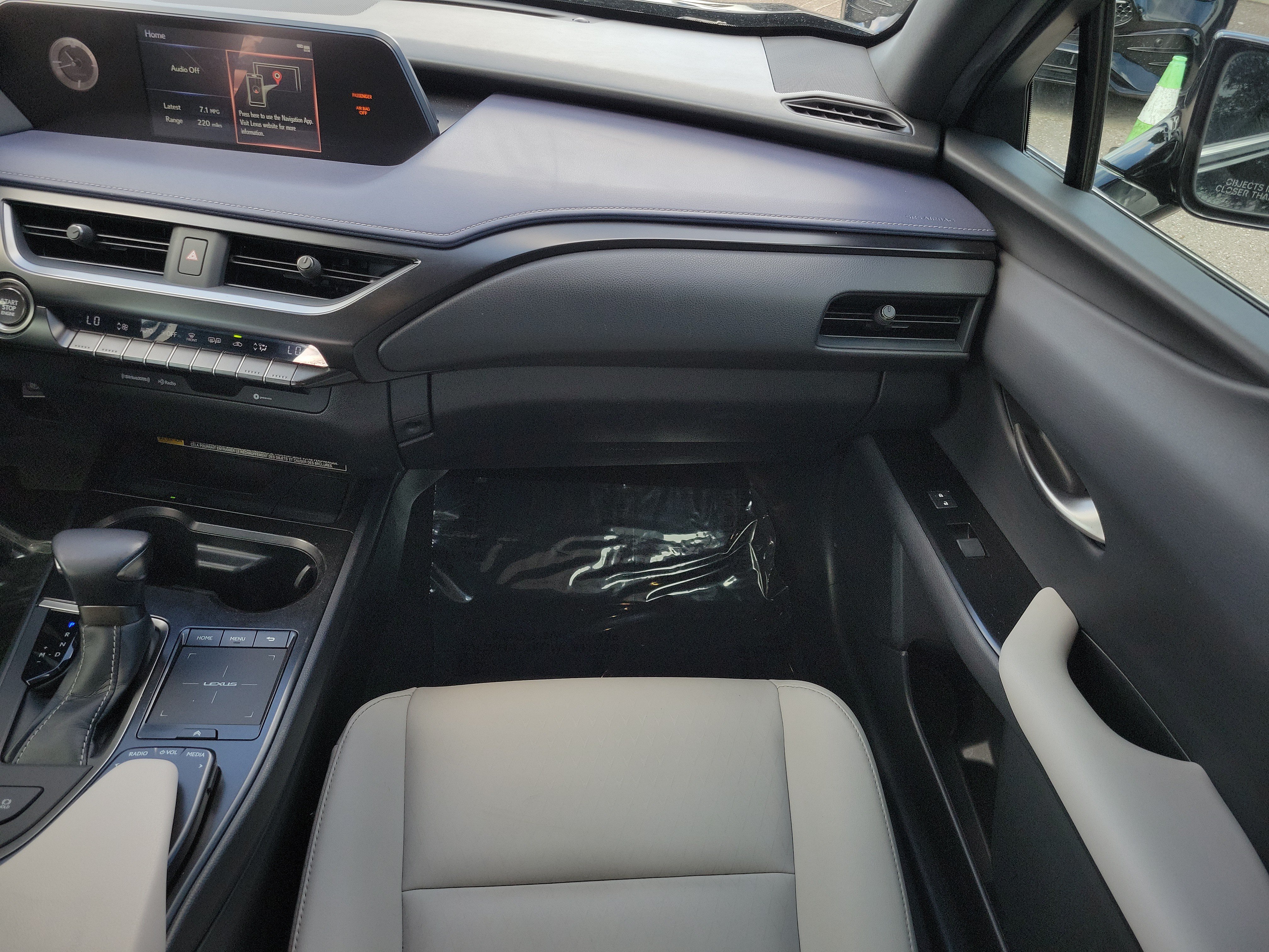 Used 2022 Lexus UX 200 w/ Accessory Package (Z2) FWD image 16