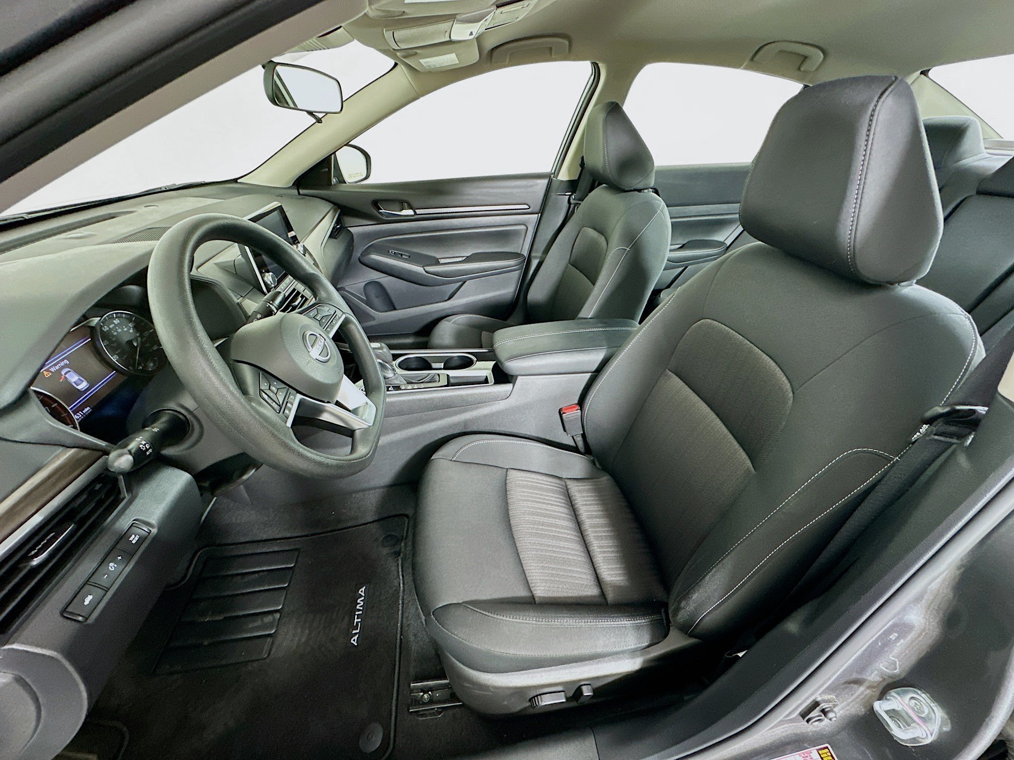 Used 2024 Nissan Altima 2.5 SV FWD image 13