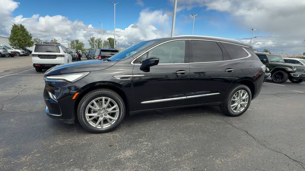 Used 2023 Buick Enclave Essence w/ Experience Buick Package AWD/4WD image 4