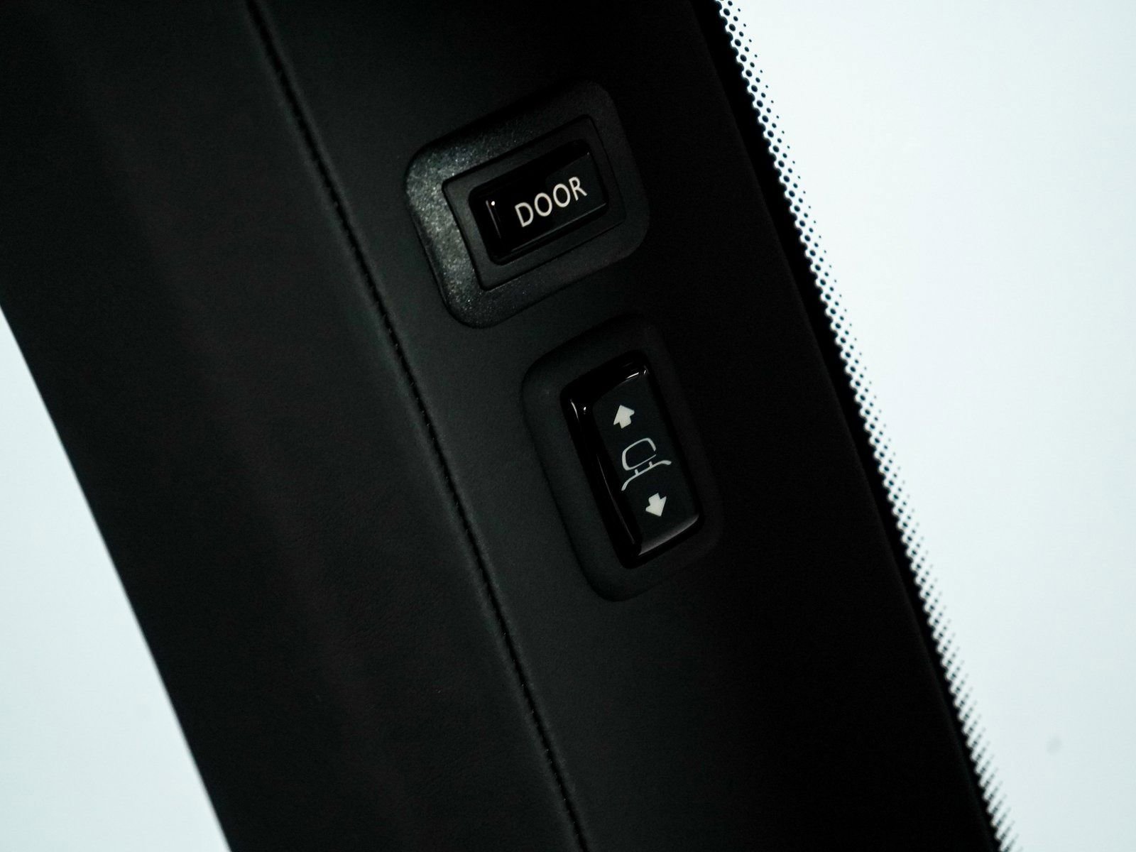 Certified 2025 Rolls-Royce Cullinan image 32