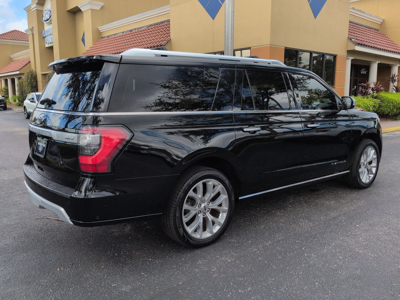 Used 2018 Ford Expedition Max Platinum AWD/4WD image 5