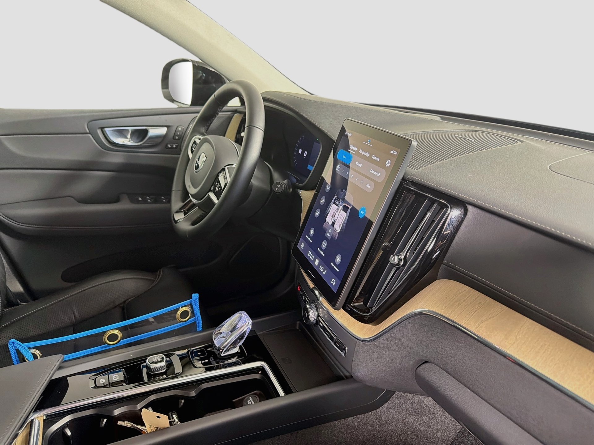 Certified 2026 Volvo XC60 B5 Ultra AWD/4WD image 31