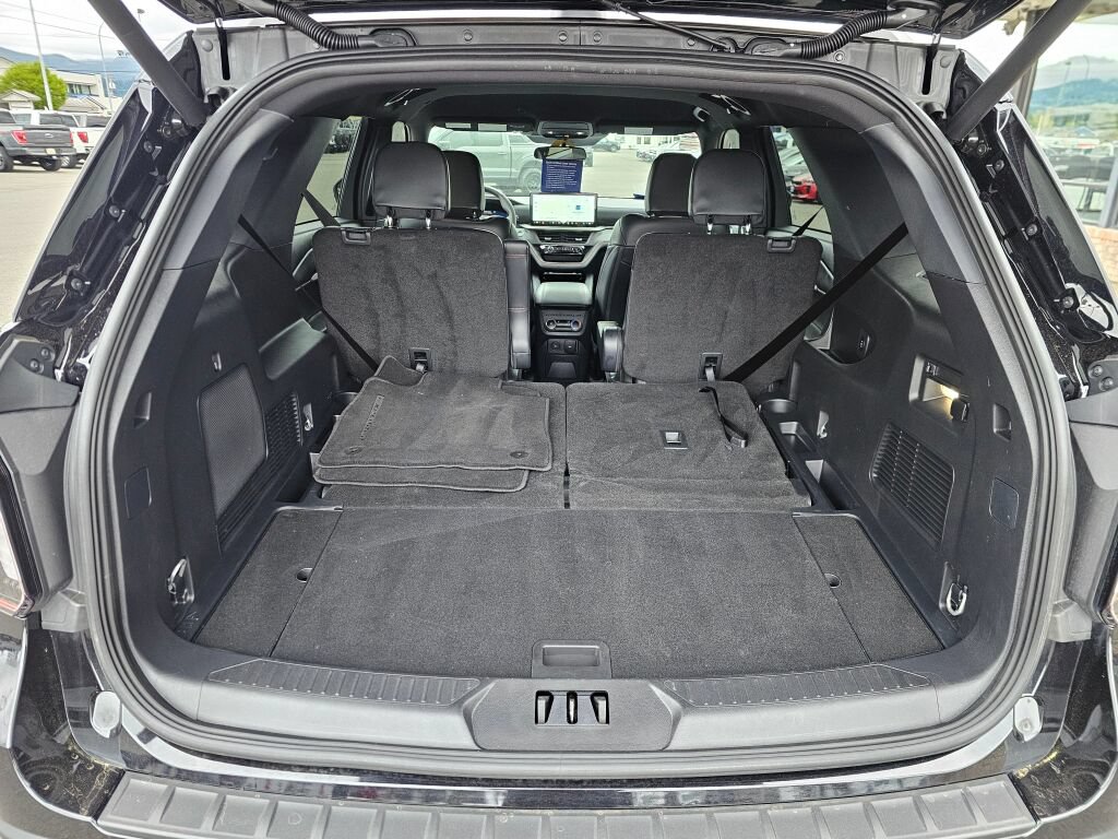 Certified 2025 Ford Explorer ST-Line AWD/4WD image 10