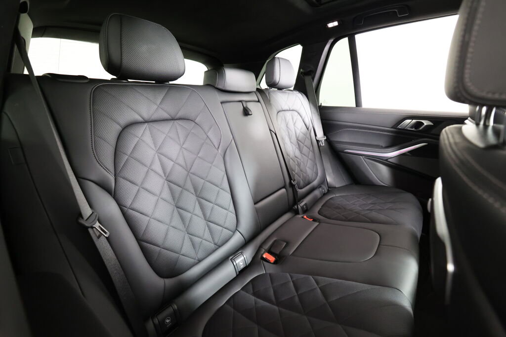 Used 2024 BMW X5 xDrive40i w/ M Sport Package image 21