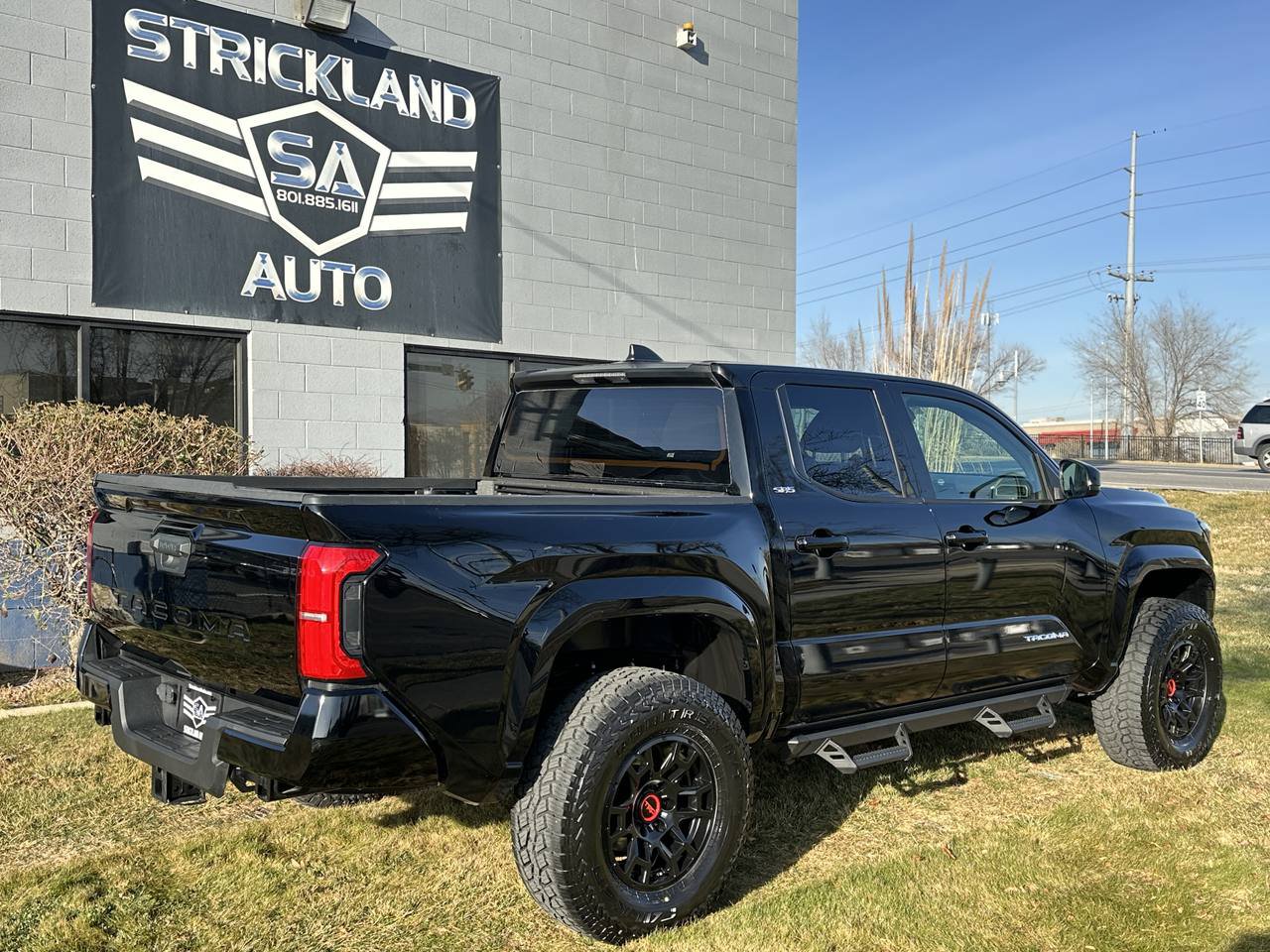 Used 2025 Toyota Tacoma SR5 AWD/4WD image 7