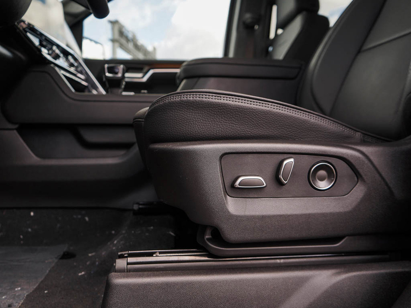 New 2025 GMC Sierra 1500 Denali w/ Denali Reserve Package image 16