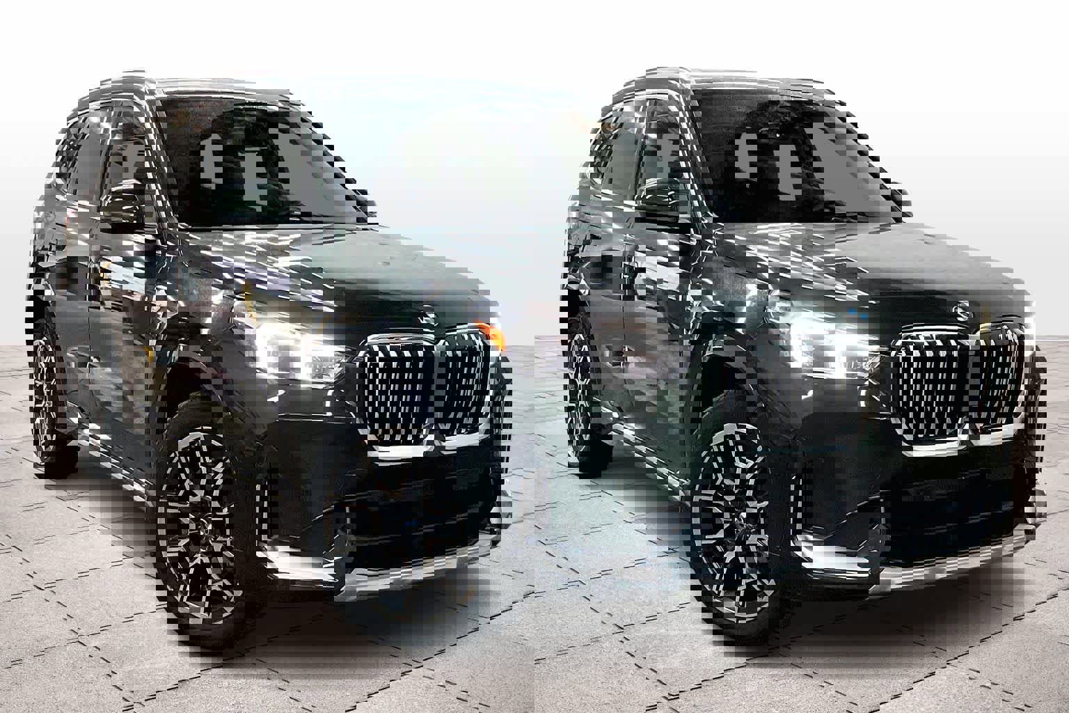 Used 2025 BMW X1 xDrive28i w/ Convenience Package image 2