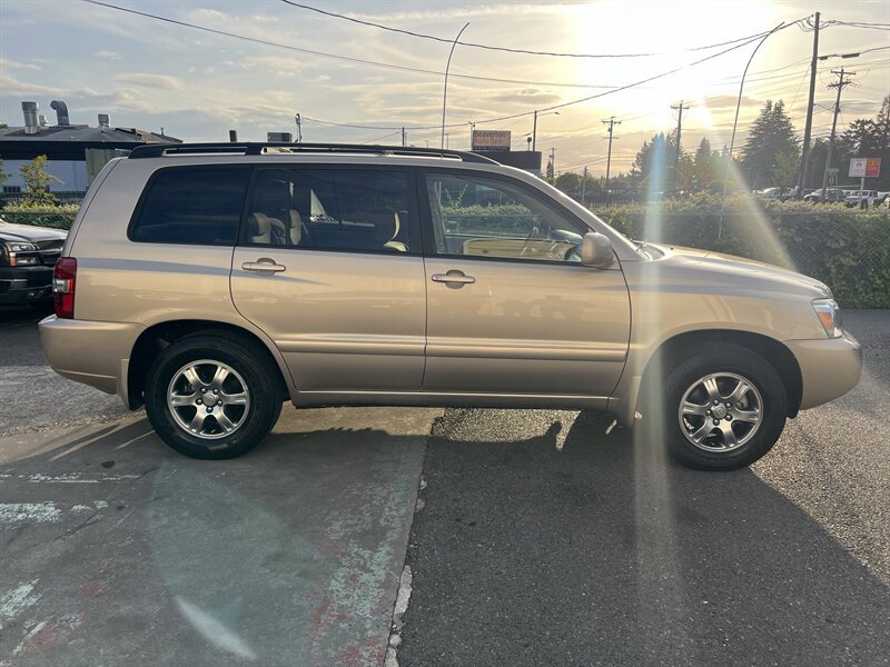 Used 2005 Toyota Highlander 2WD V6 w/ 3rd Row image 6